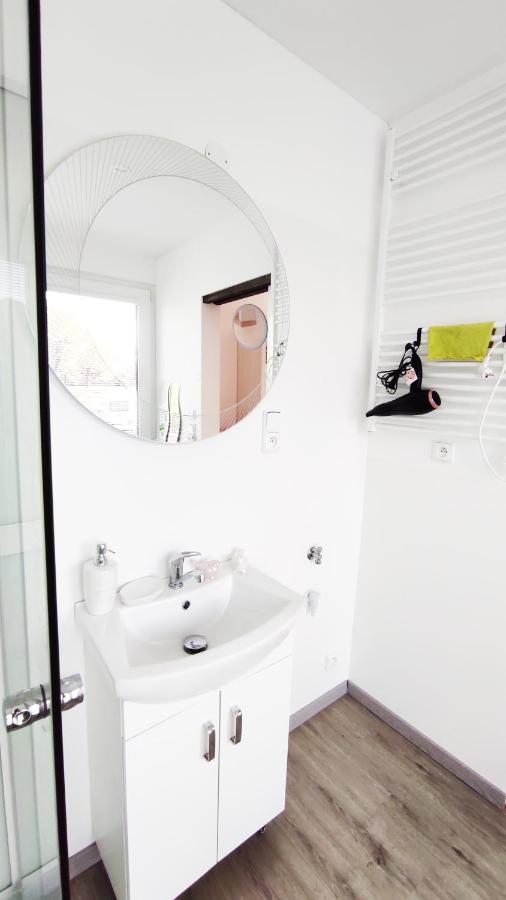 Ranch 66 - Moderni Tiny House Black Swallow Ve Stylu Route 66 Se Saunou A Bazenem Tršice Exterior foto
