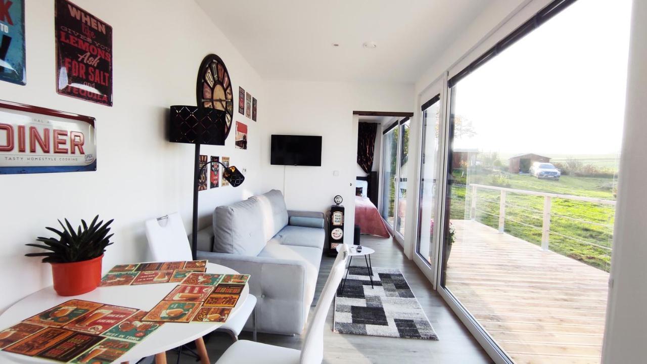 Ranch 66 - Moderni Tiny House Black Swallow Ve Stylu Route 66 Se Saunou A Bazenem Tršice Exterior foto