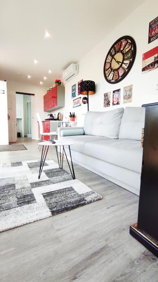 Ranch 66 - Moderni Tiny House Black Swallow Ve Stylu Route 66 Se Saunou A Bazenem Tršice Exterior foto