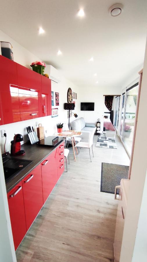 Ranch 66 - Moderni Tiny House Black Swallow Ve Stylu Route 66 Se Saunou A Bazenem Tršice Exterior foto