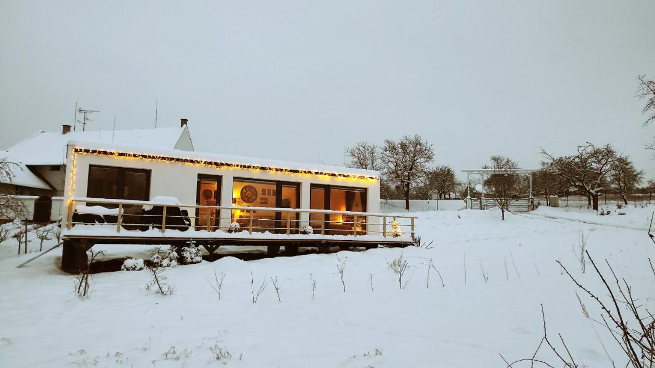 Ranch 66 - Moderni Tiny House Black Swallow Ve Stylu Route 66 Se Saunou A Bazenem Tršice Exterior foto