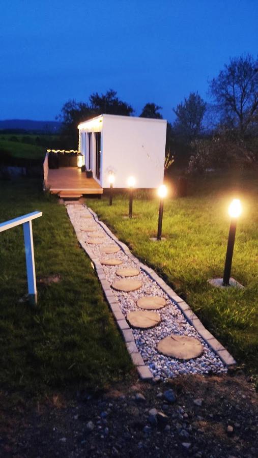 Ranch 66 - Moderni Tiny House Black Swallow Ve Stylu Route 66 Se Saunou A Bazenem Tršice Exterior foto