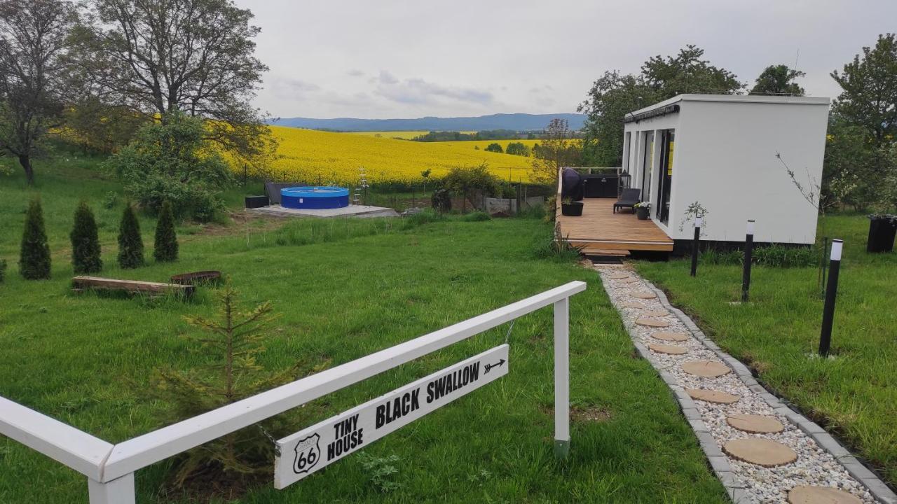 Ranch 66 - Moderni Tiny House Black Swallow Ve Stylu Route 66 Se Saunou A Bazenem Tršice Exterior foto