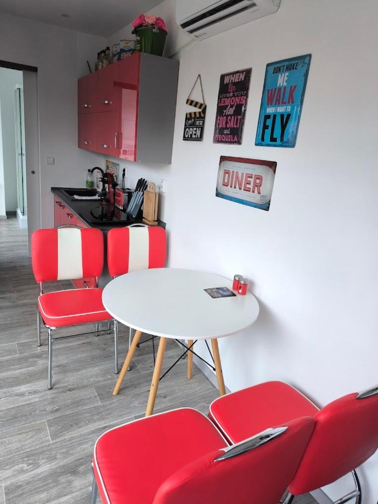 Ranch 66 - Moderni Tiny House Black Swallow Ve Stylu Route 66 Se Saunou A Bazenem Tršice Exterior foto
