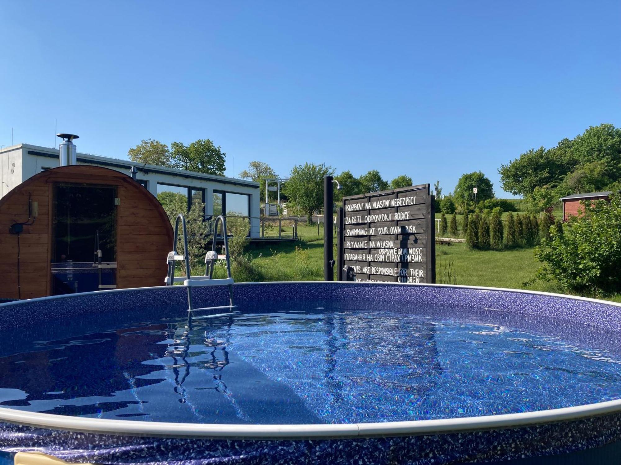 Ranch 66 - Moderni Tiny House Black Swallow Ve Stylu Route 66 Se Saunou A Bazenem Tršice Exterior foto